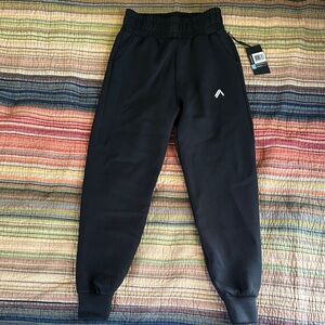 ALPHALETE Women’s ELMTS Relaxed Cuffed Jogger - Black